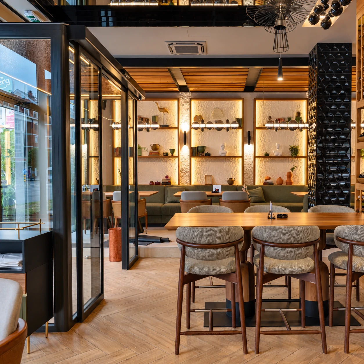 Trpezarija renoviranog restorana
